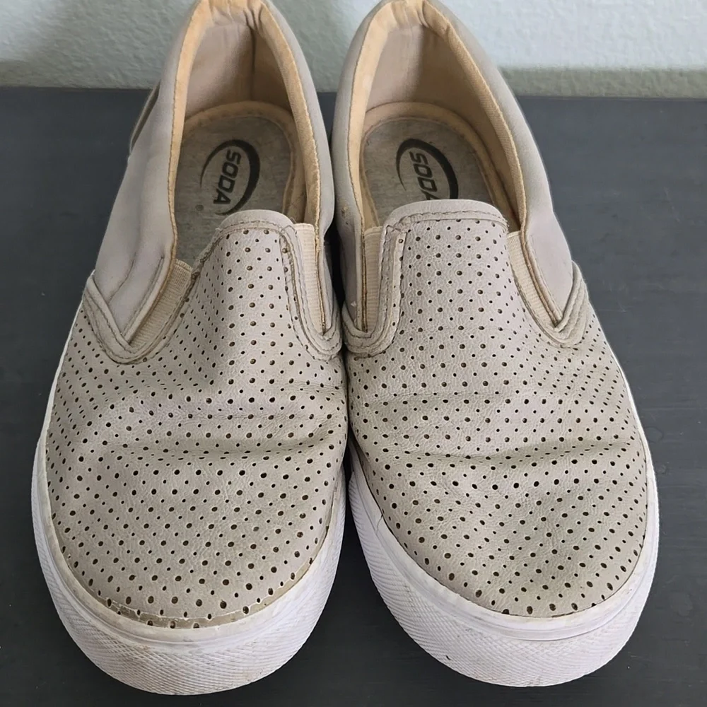 Soda Tan Slip On Shoes Size 7.5